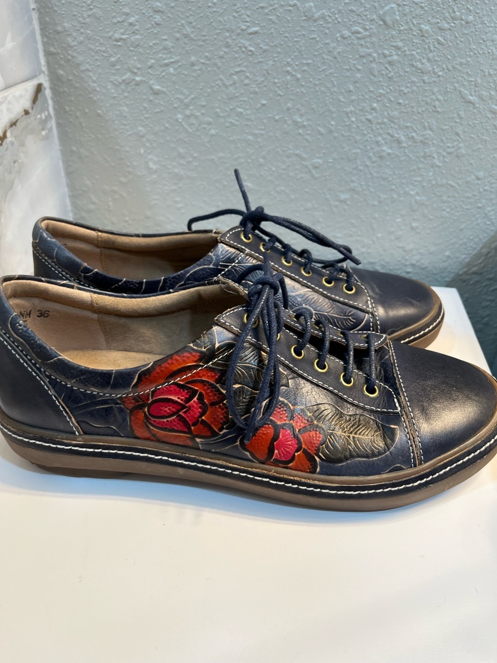 L'Artiste by Spring Step Libbi-Lotus hand-painted leather lace-up sneakers